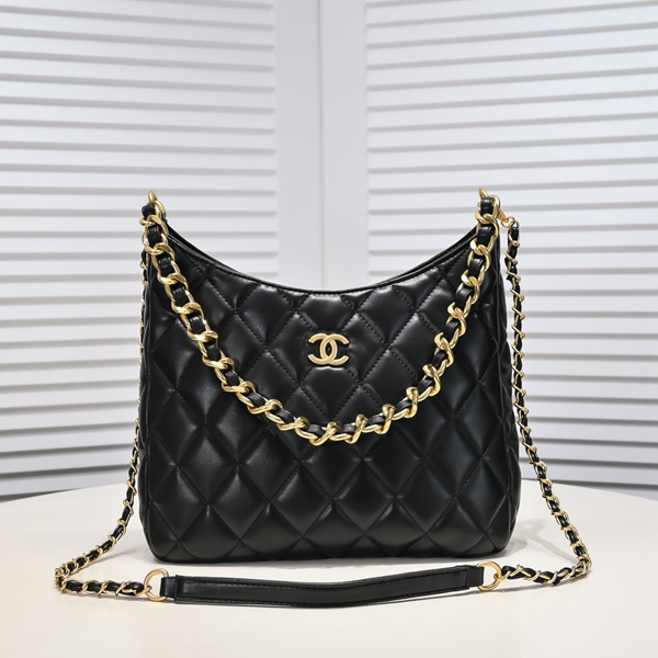 シャネルバッグ正面デザイン